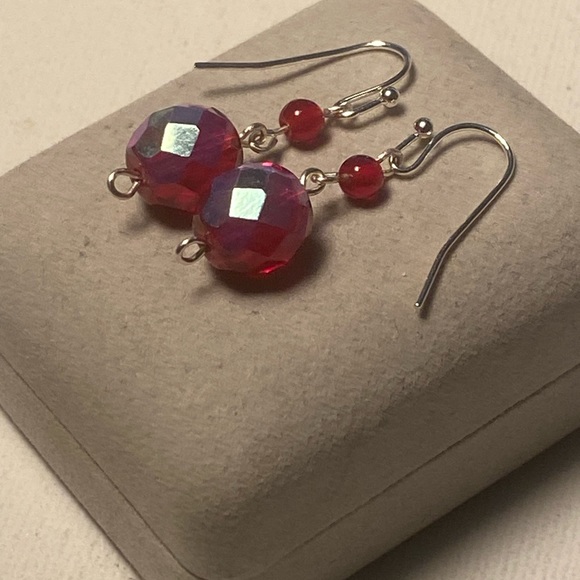 ๐ Tara Designs vintage ruby red fire polished round faceted glass bead earrings - Picture 2 of 7